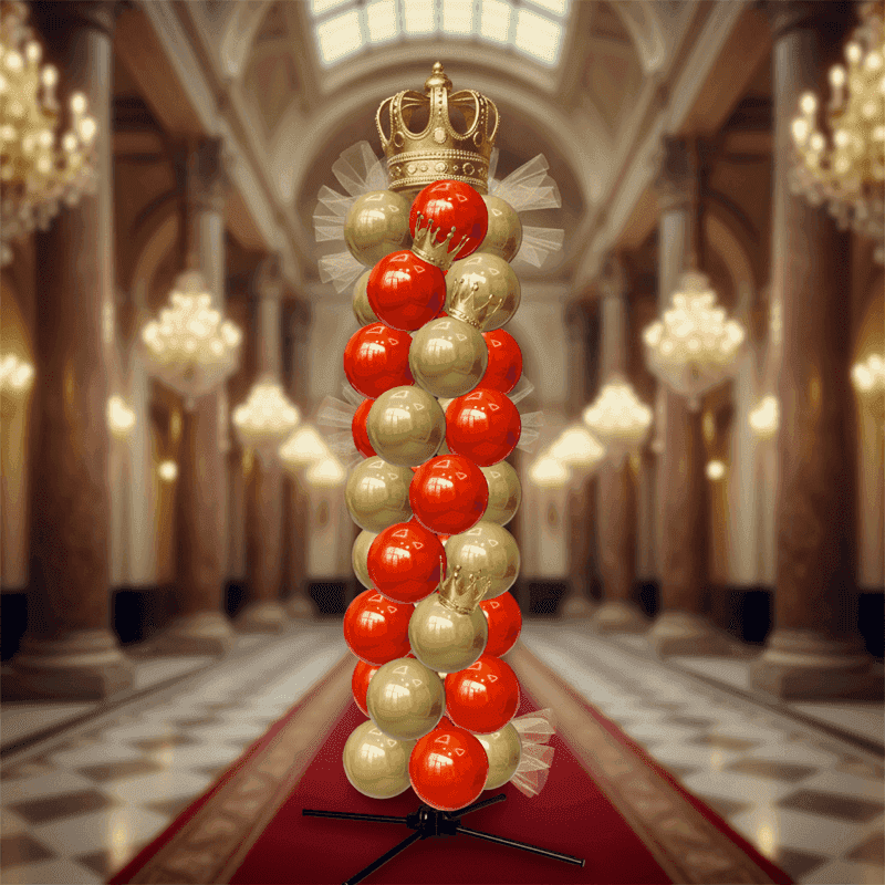 Luxe oranje-gouden ballonpilaar met kroon in paleissetting voor officiële Koningsdag ceremonies
